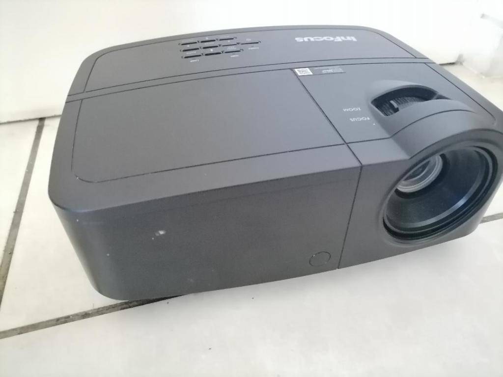 Projectors *YEAR END CLEARANCE*R30 FREIGHT*INFOCUS IN124A PROJECTOR*NOT POWERING ON*SOLD AS IS